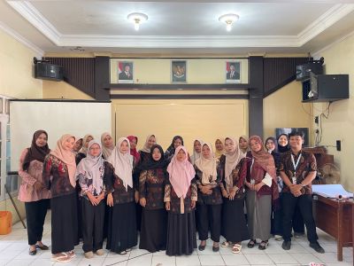 Sosialisasi Manajemen Keuangan Keluarga bersama Mahasiswa KKNT IPB
